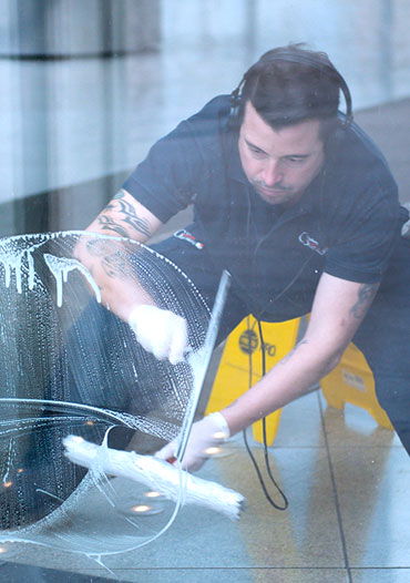 Laveur de vitres à Marseille | Plus Belle la Vitre