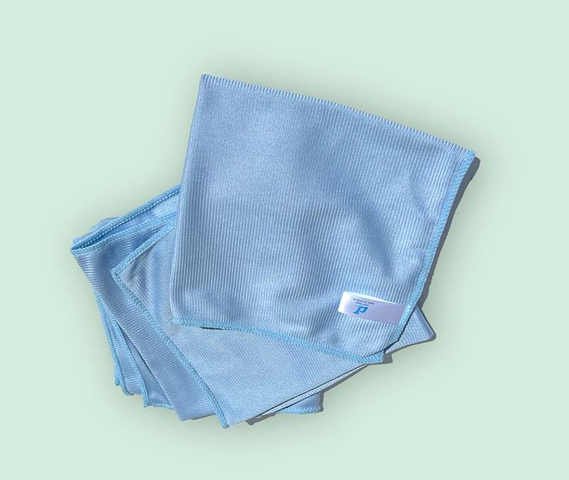 Une Solution Rare Et Simple Pour Nettoyer Les Vitres Avec Une Microfibre