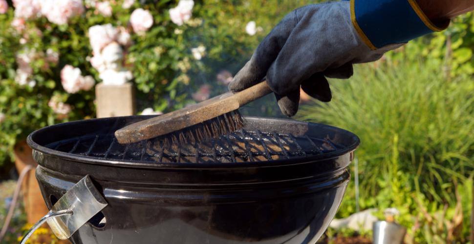 brosse-pour-nettoyer-un-barbecue