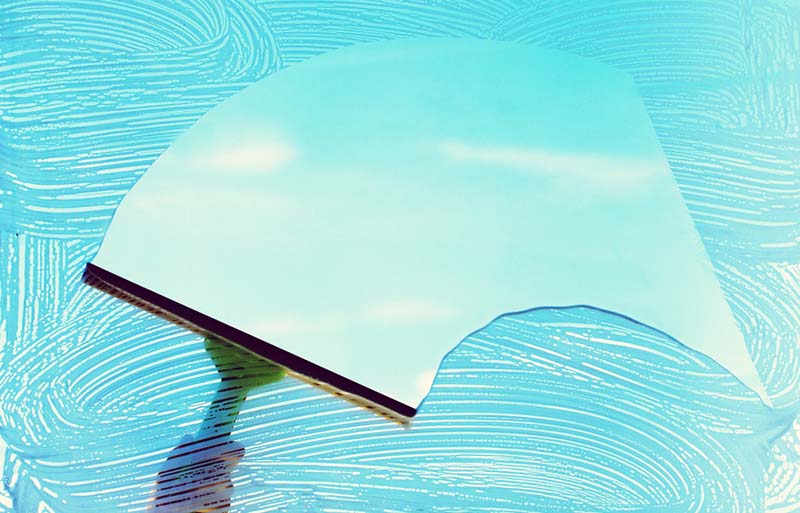 Une Méthode Simple Pour Nettoyer Les Vitres De Voiture Sans Traces